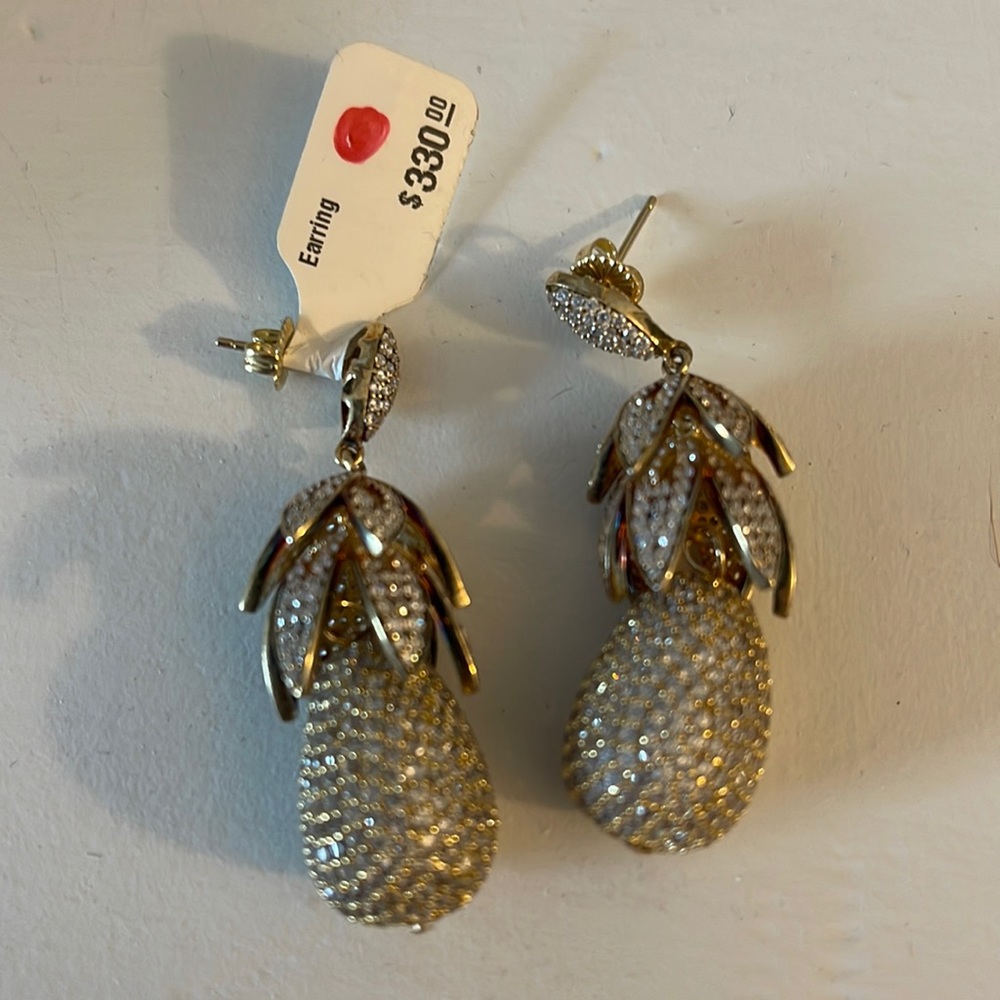 High end  boutique Gorgeous earrings